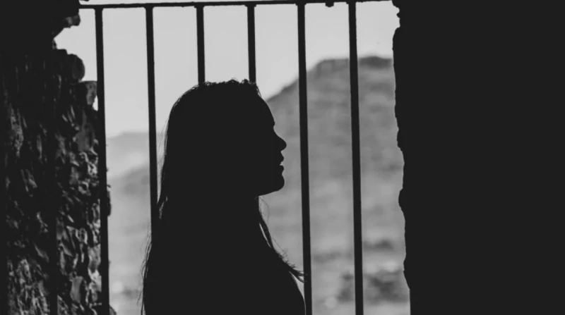 "تنقلت بين 3 دول وهي فاقدة الوعي". مصرية تتهم أسرتها باحتجازها في الصين