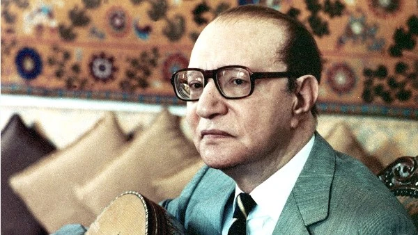 في قصة زيجات محمد عبد الوهاب الثلاث ومواقفه الإنسانية
