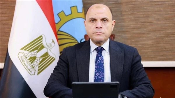 محافظ الغربية يتابع بدء رصف طريق قطور كفر بلضم وتحسين البنية
