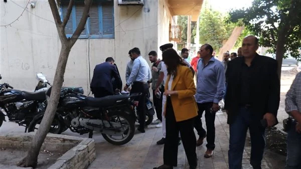 حملات بالجيزة تغلق مقاهي مخالفة وتزيل إشغالات بالدقي والعجوزة