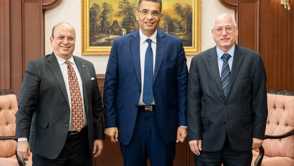 محافظ البحر الأحمر يتابع ترتيبات الدورة الرابعة لمهرجان الغردقة لسينما الشباب