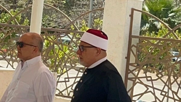 دعاء مؤثر خالد الجندي في جنازة هاني شاكر