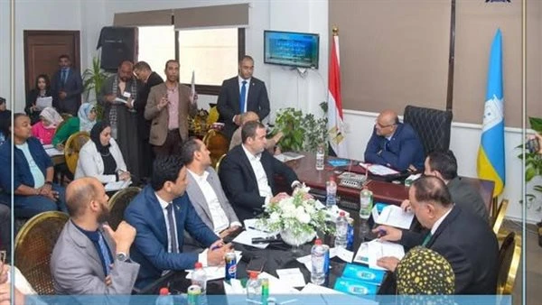 من الشكوى إلى القرار.. لقاء جماهيري يثير التساؤلات في الإسكندرية