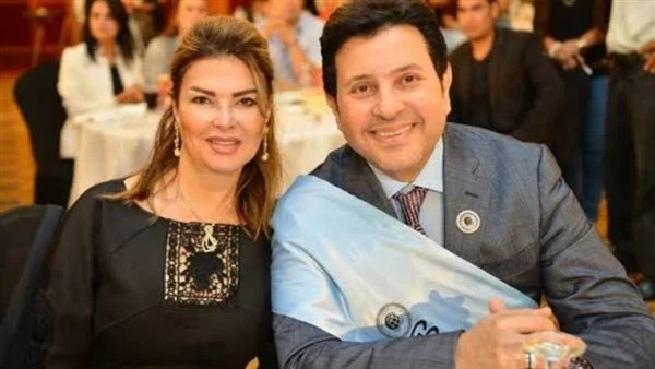 ألقت عليه نظرة الوداع اليوم. علاقة هاني شاكر وزوجته وسر امتدادها لـ 40 عام