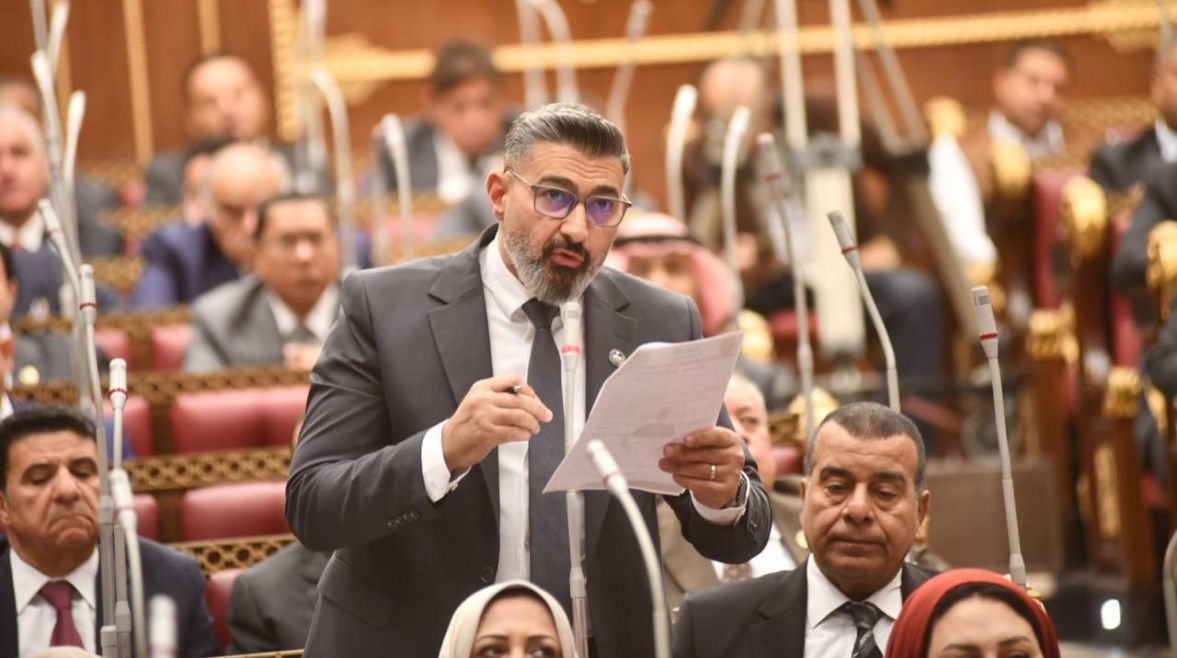 ياسر جلال يطالب وزير التعليم العالي بالتحقيق في تعطيل عرض "الدحديرة"