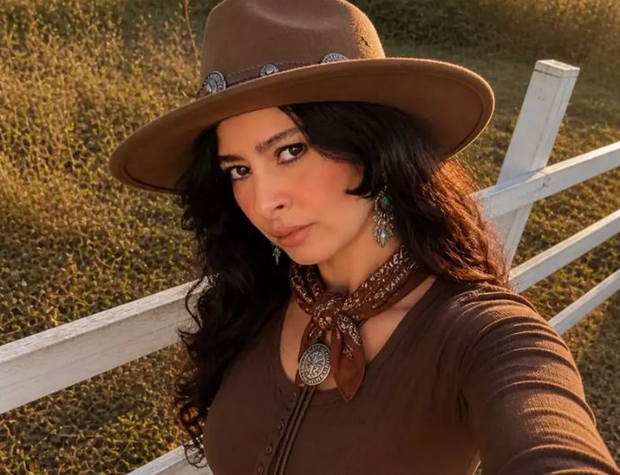 يحدث في عهد اشرف زكي : منتج يتحرش برحمه احمد