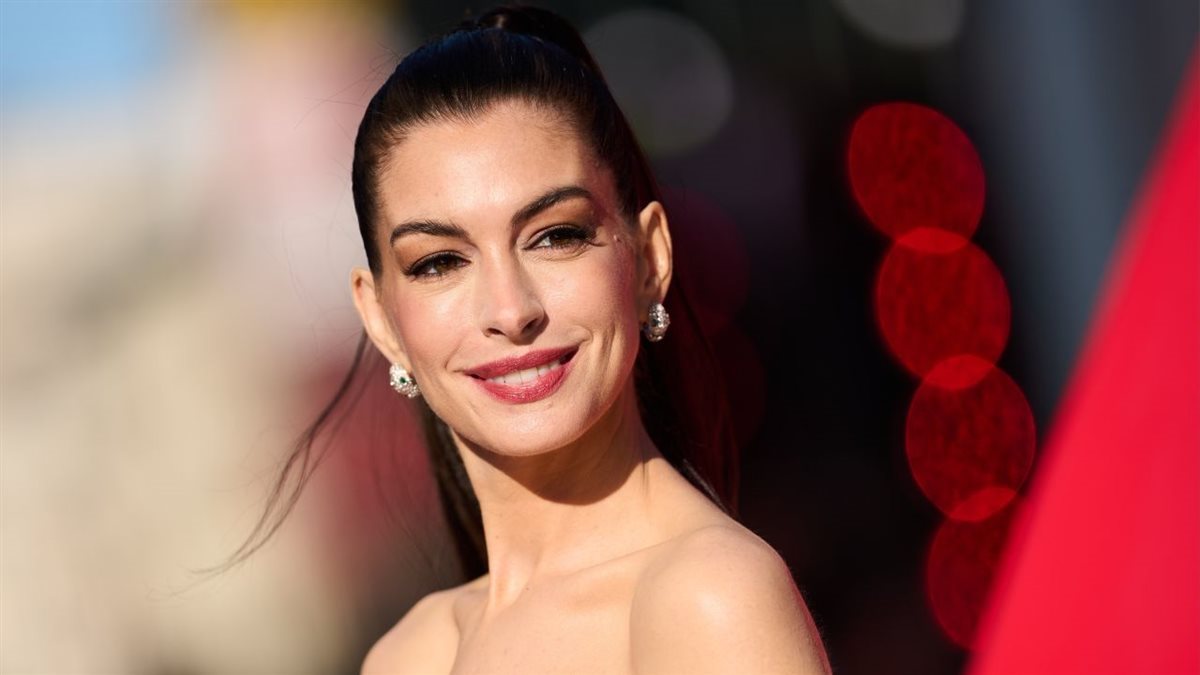 النجمة العالمية آن هاثاواي تعلن عن حملها الثالث وسط ترقب لفيلمها الجديد