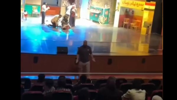 من التمثيل حرام لتدخل ياسر جلال. القصة الكاملة لأزمة منع عرض مسرحية كلية حقوق