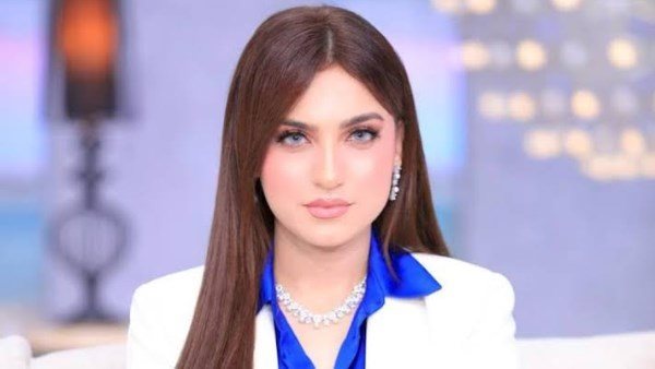 ياسمين عز ترد على جدل زي منتخب مصر وواقعة سيدة مدينة نصر