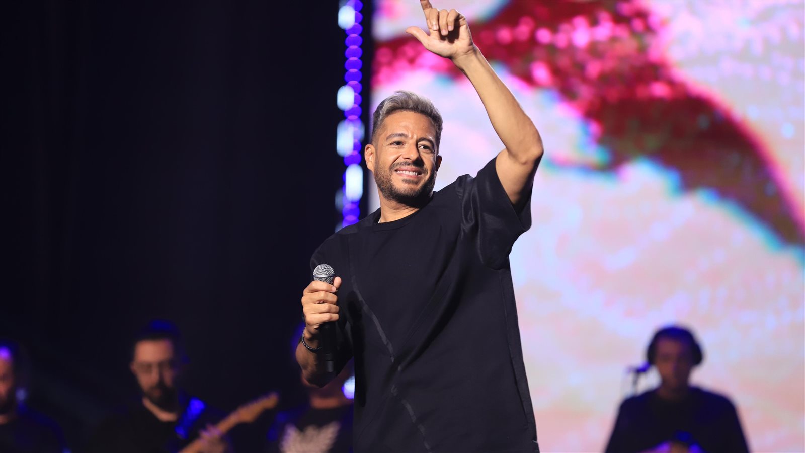 تفاصيل حفل محمد حماقي في نهائي كأس العالم بالفان زون