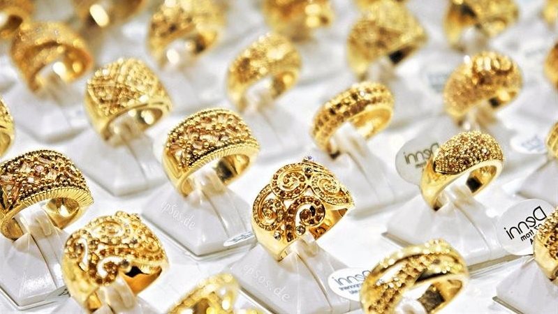 سعر الذهب اليوم: مفاجأة عيار 21 يخسر 1850 جنيهًا من القمة