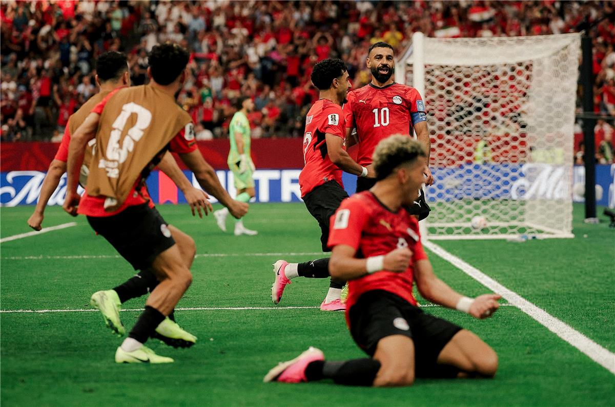 احتفالات المصريين في الكويت بفوز منتخب مصر التاريخي وتأهله لدور الـ16