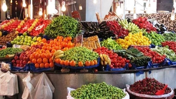 خدعة الأكياس الملونة.. ليه البرتقال بيضحك علينا في السوبر ماركت